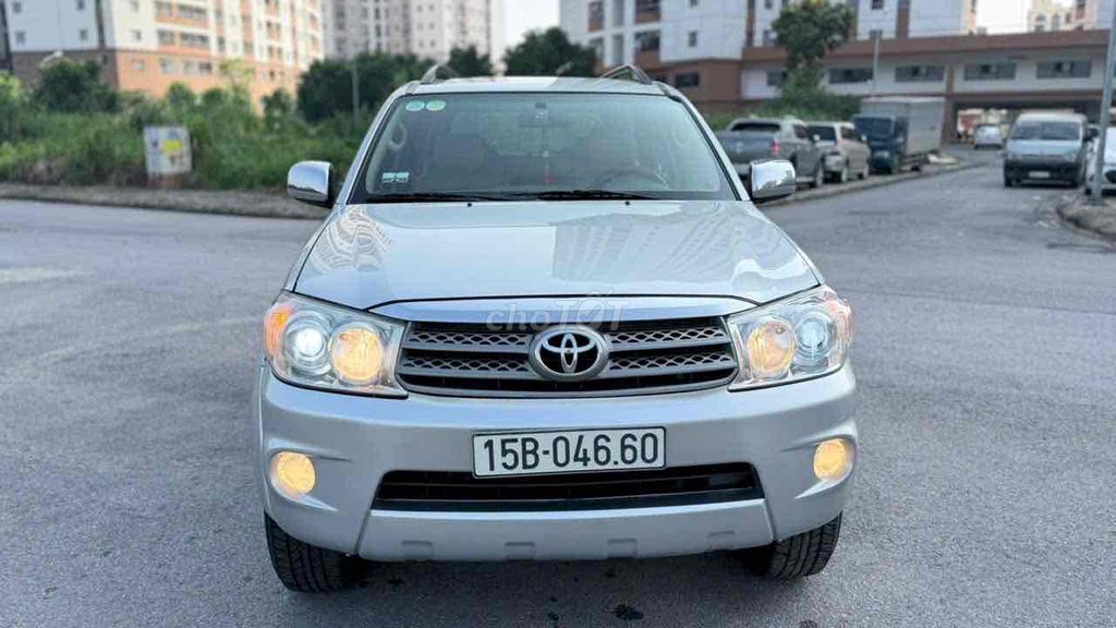 Toyota Fortuner 2011 - ảnh 1
