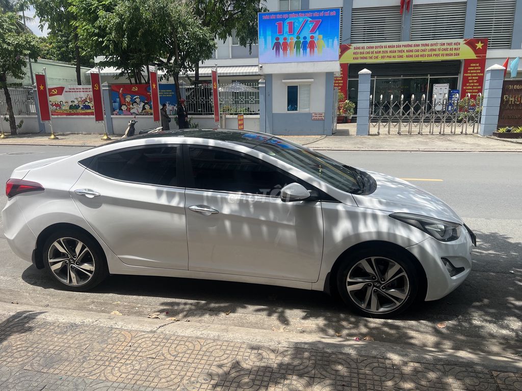 Hyundai Elantra - ảnh 2