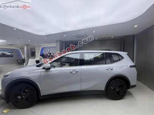 VinFast VF MPV 7 AT 2026 - ảnh 1