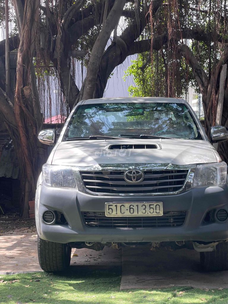 Toyota Hilux - ảnh 1