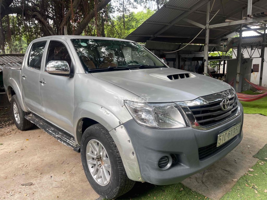 Toyota Hilux - ảnh 3