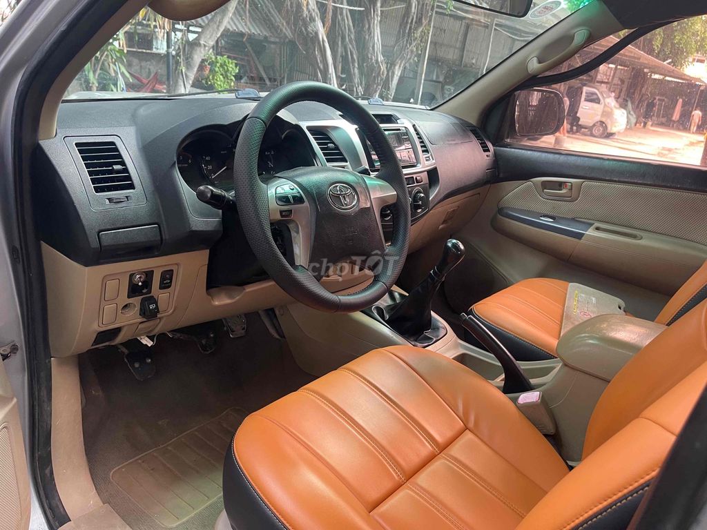 Toyota Hilux - ảnh 5