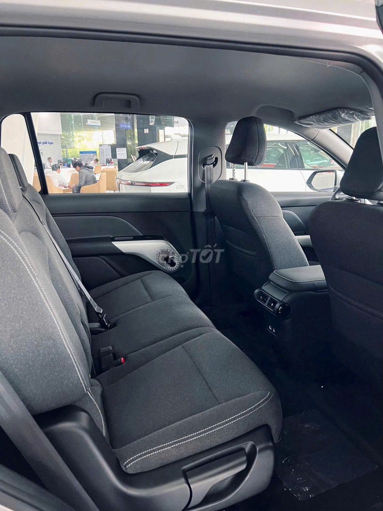 VinFast Limo Green - ảnh 3