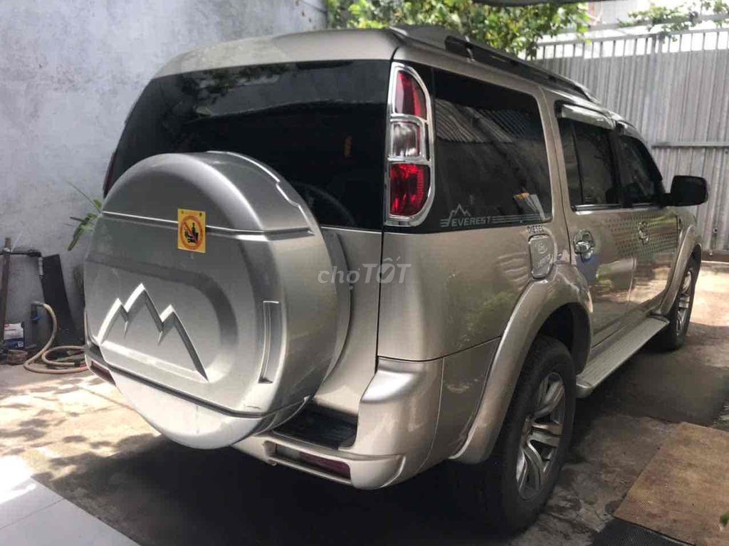 Ford Everest 2011 - ảnh 2