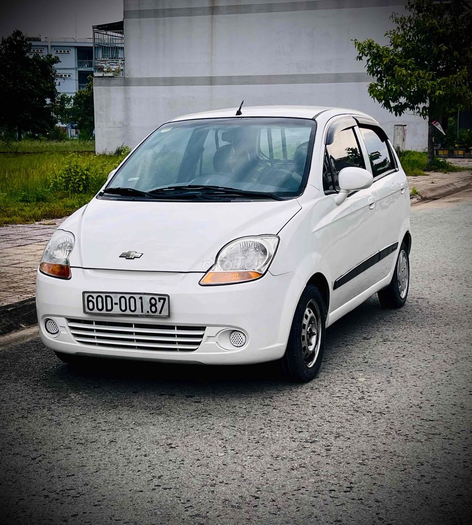 Chevrolet Spark - ảnh 1