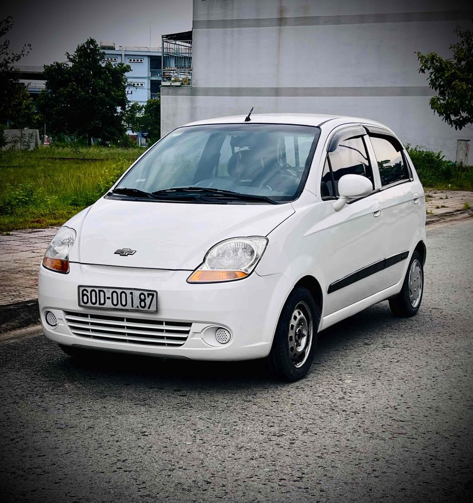 Chevrolet Spark - ảnh 2