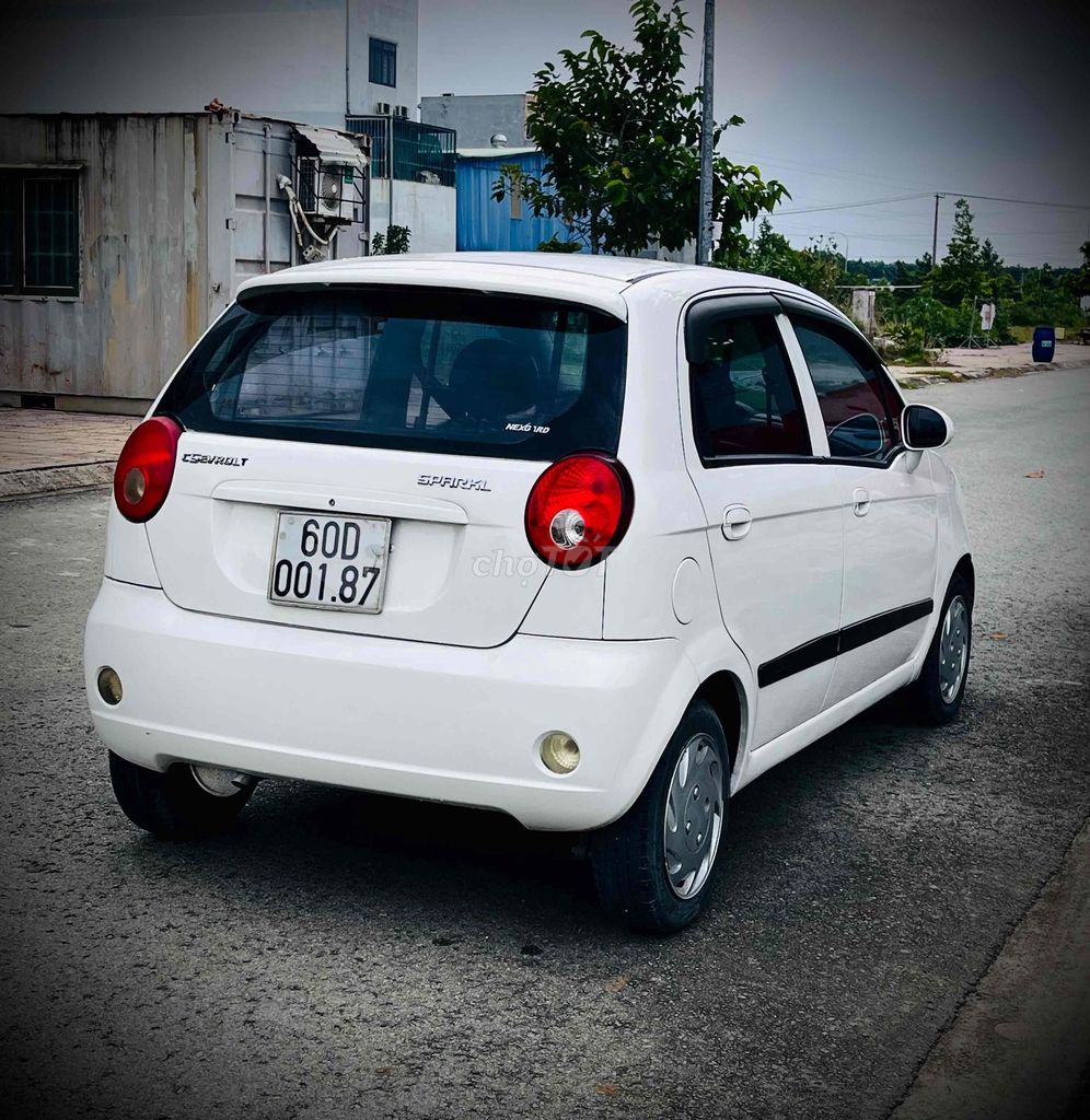 Chevrolet Spark - ảnh 3
