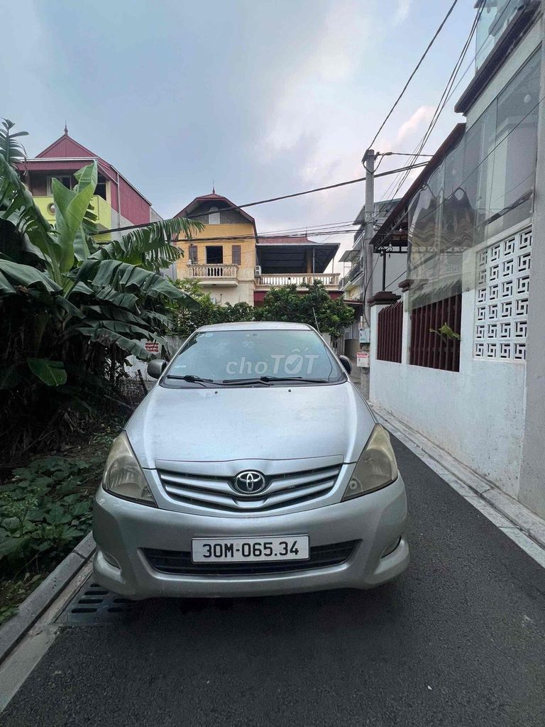 Toyota Innova 2009 - ảnh 3