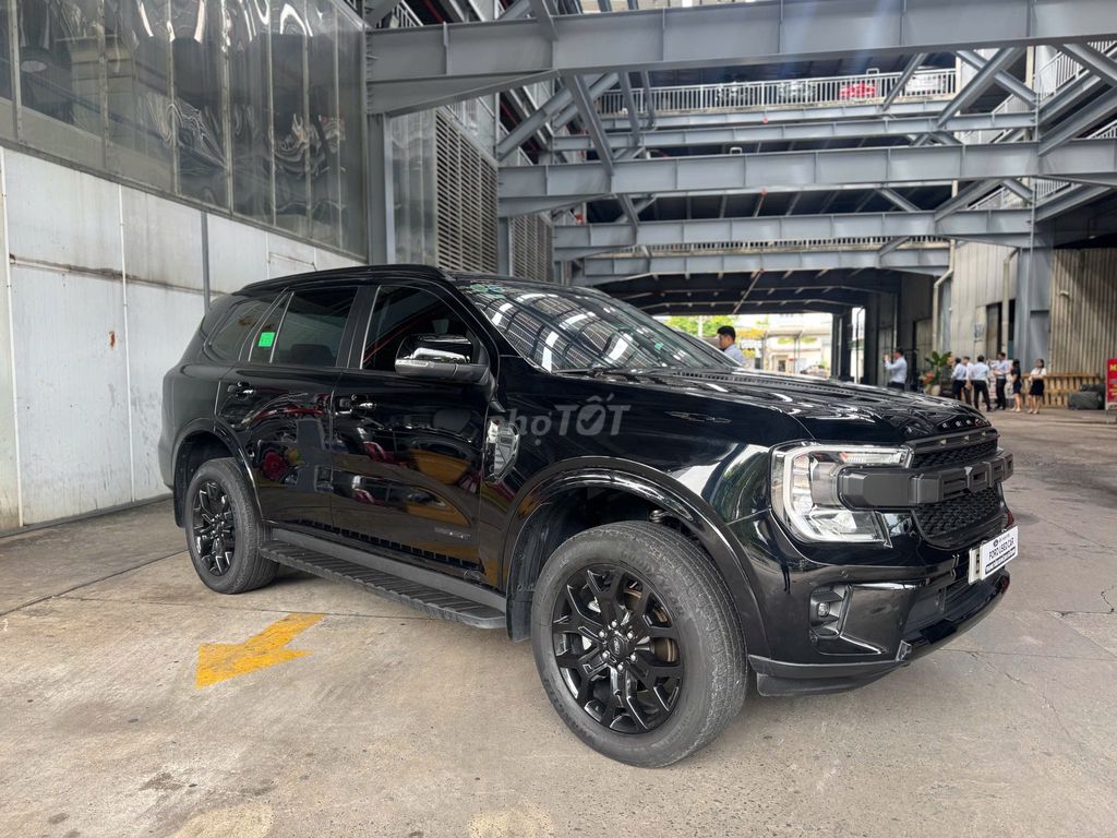 Ford Everest 2024 - ảnh 1