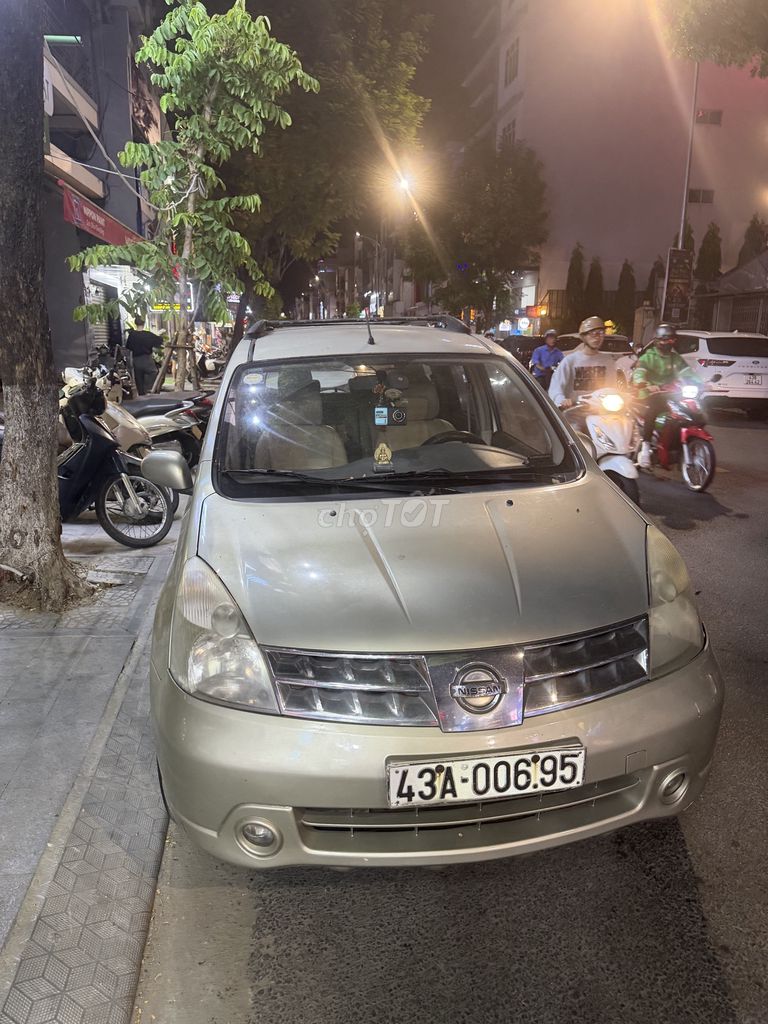 Nissan Grand livina - ảnh 2
