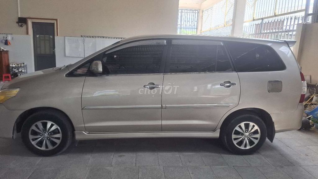Toyota Innova - ảnh 1