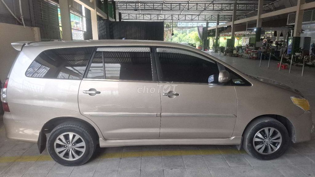Toyota Innova - ảnh 3