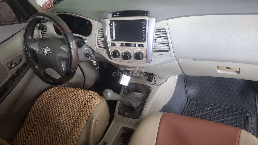 Toyota Innova - ảnh 5