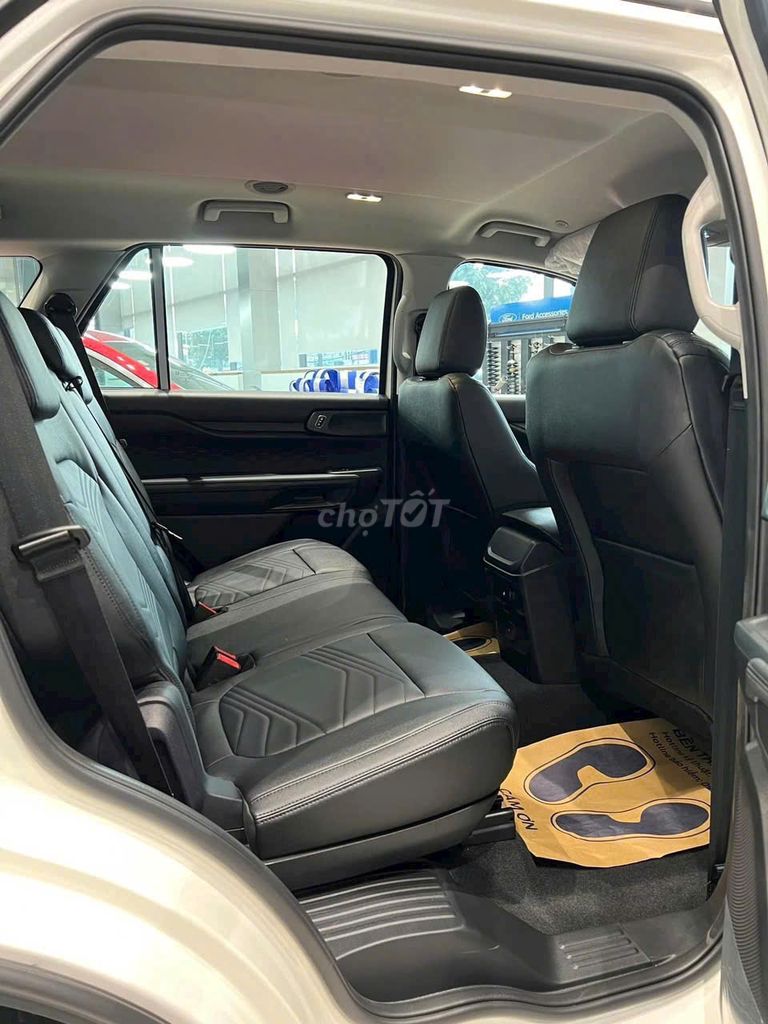 Ford Everest - ảnh 2