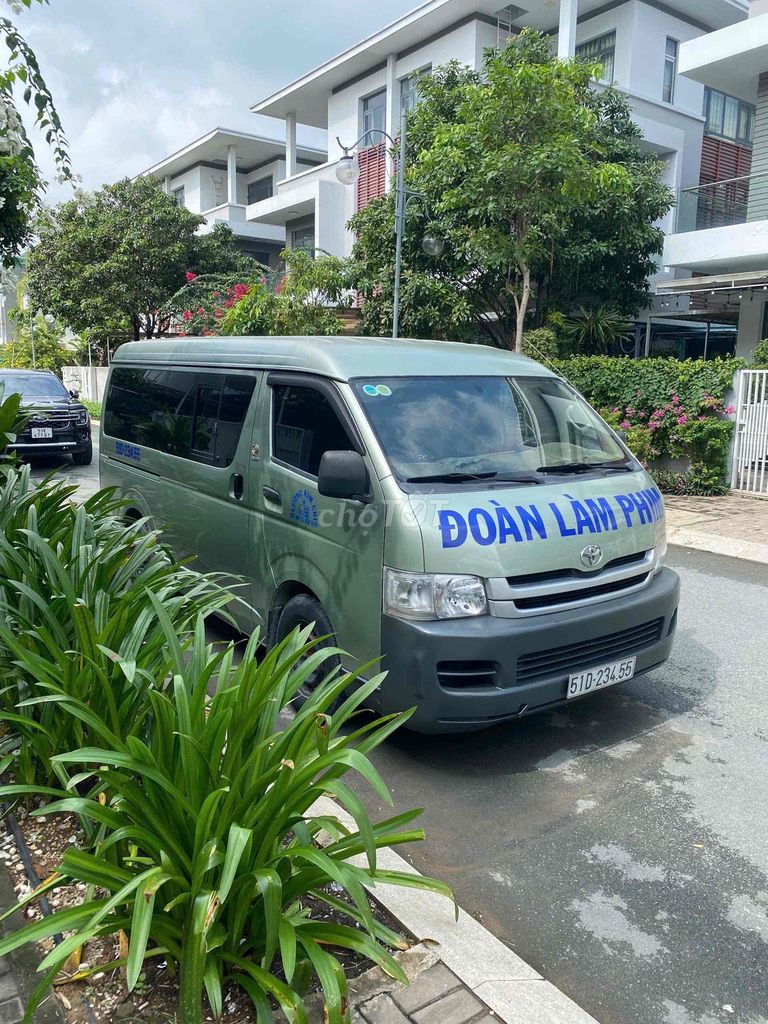 Toyota Hiace - ảnh 1