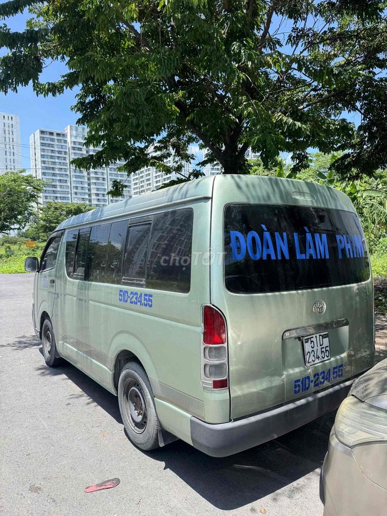 Toyota Hiace - ảnh 2