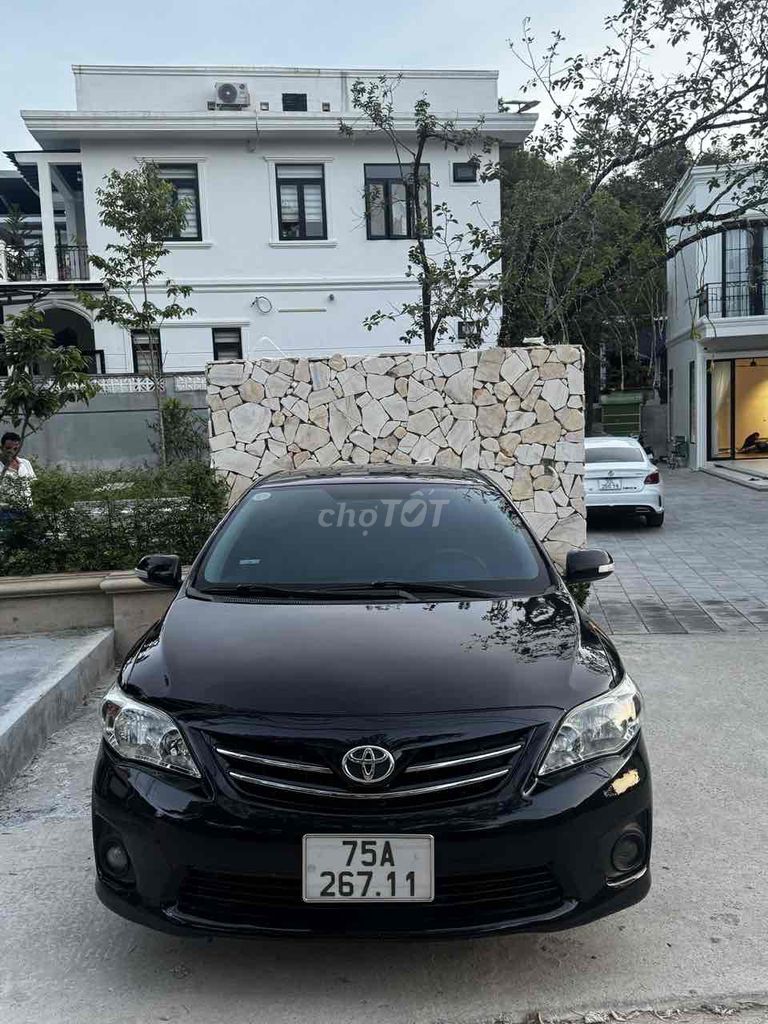 Toyota Corolla Altis - ảnh 2