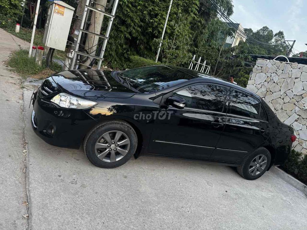 Toyota Corolla Altis - ảnh 3