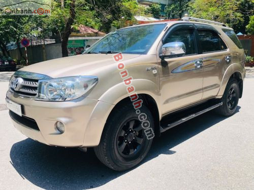 Toyota Fortuner 2011 - ảnh 1