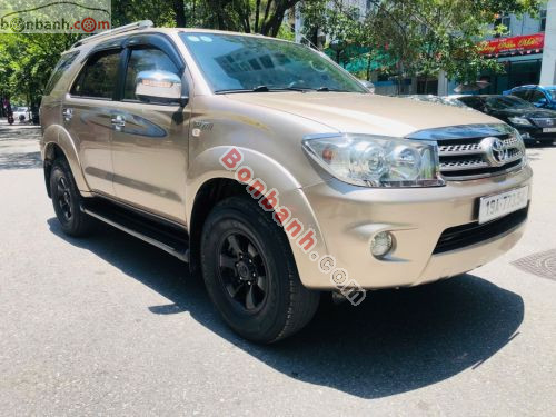Toyota Fortuner 2011 - ảnh 2