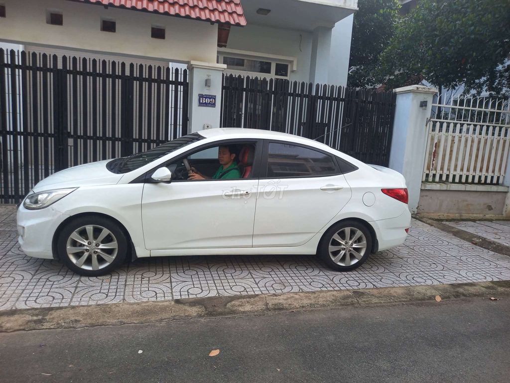 Hyundai Accent - ảnh 1
