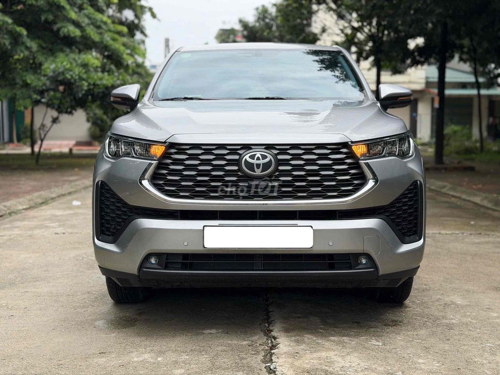Toyota Innova Cross 2.0V CVT 2025 - ảnh 1
