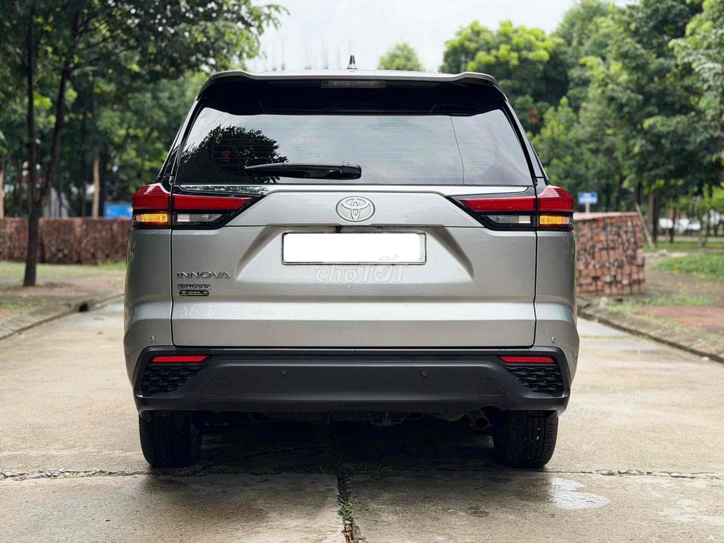 Toyota Innova Cross 2.0V CVT 2025 - ảnh 3