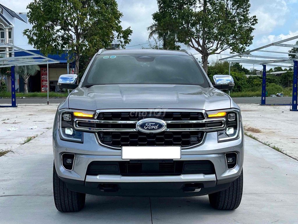 Ford Everest 2023 - ảnh 1