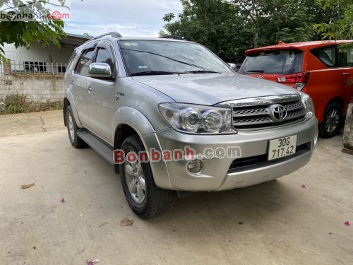 Toyota Fortuner 2.7V 4x4 AT 2009 - ảnh 2