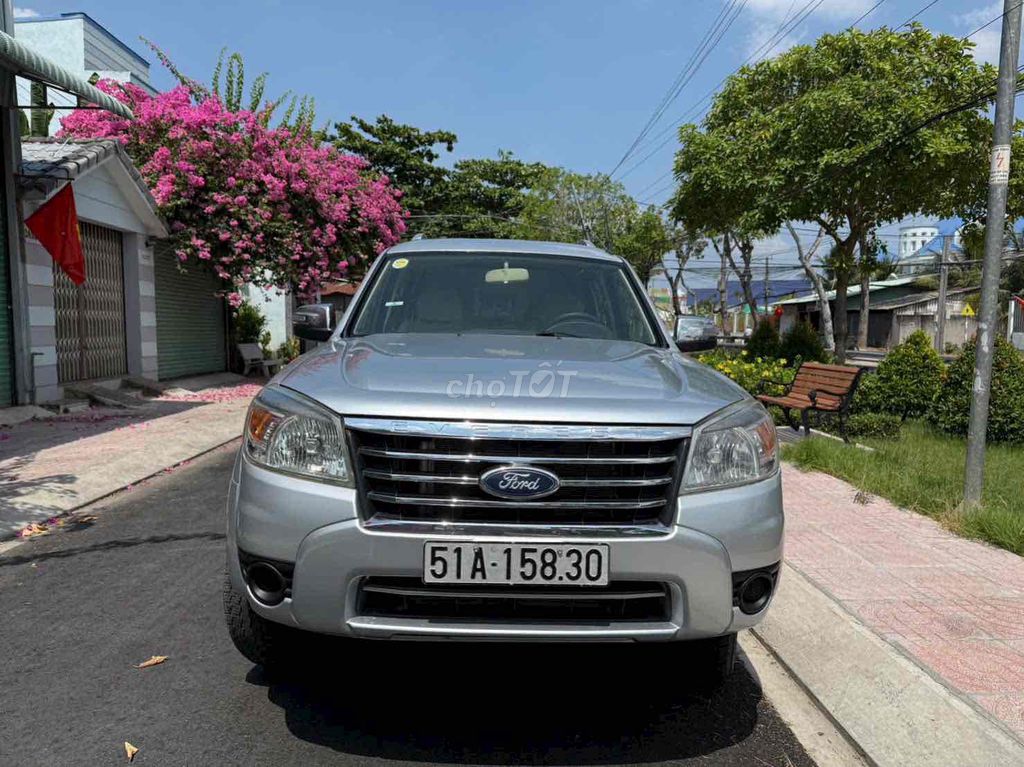 Ford Everest 2011 - ảnh 1