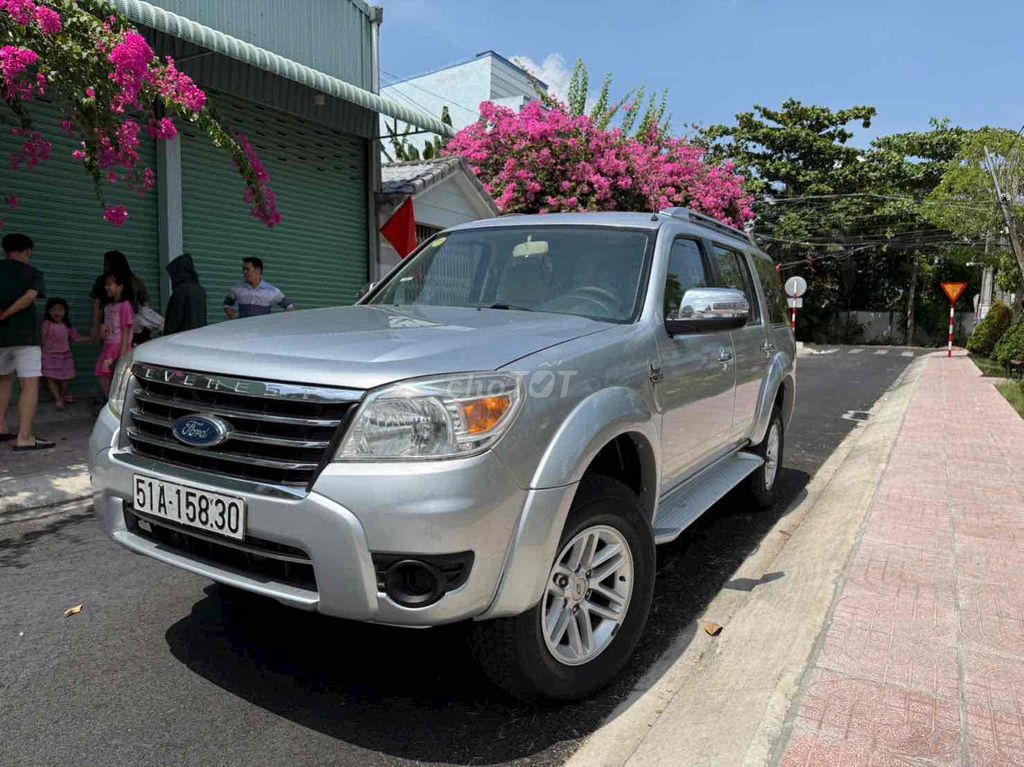 Ford Everest 2011 - ảnh 2