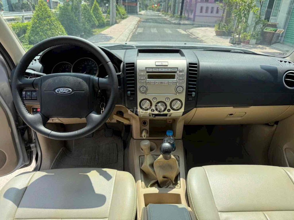 Ford Everest 2011 - ảnh 3