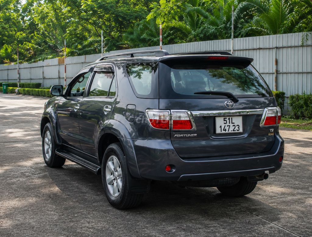 Toyota Fortuner 2010 - ảnh 1