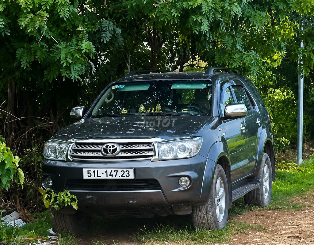 Toyota Fortuner 2010 - ảnh 3