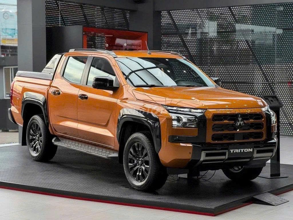 Mitsubishi Triton - ảnh 1