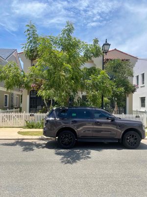 Ford Everest 2023 - ảnh 1