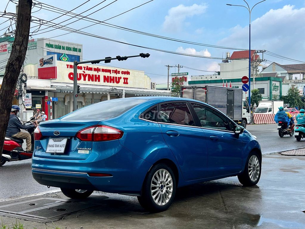Ford Fiesta - ảnh 2