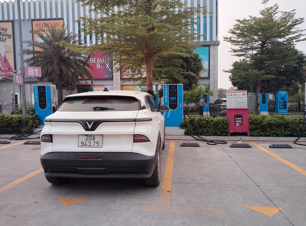 VinFast VF6 Eco - ảnh 2
