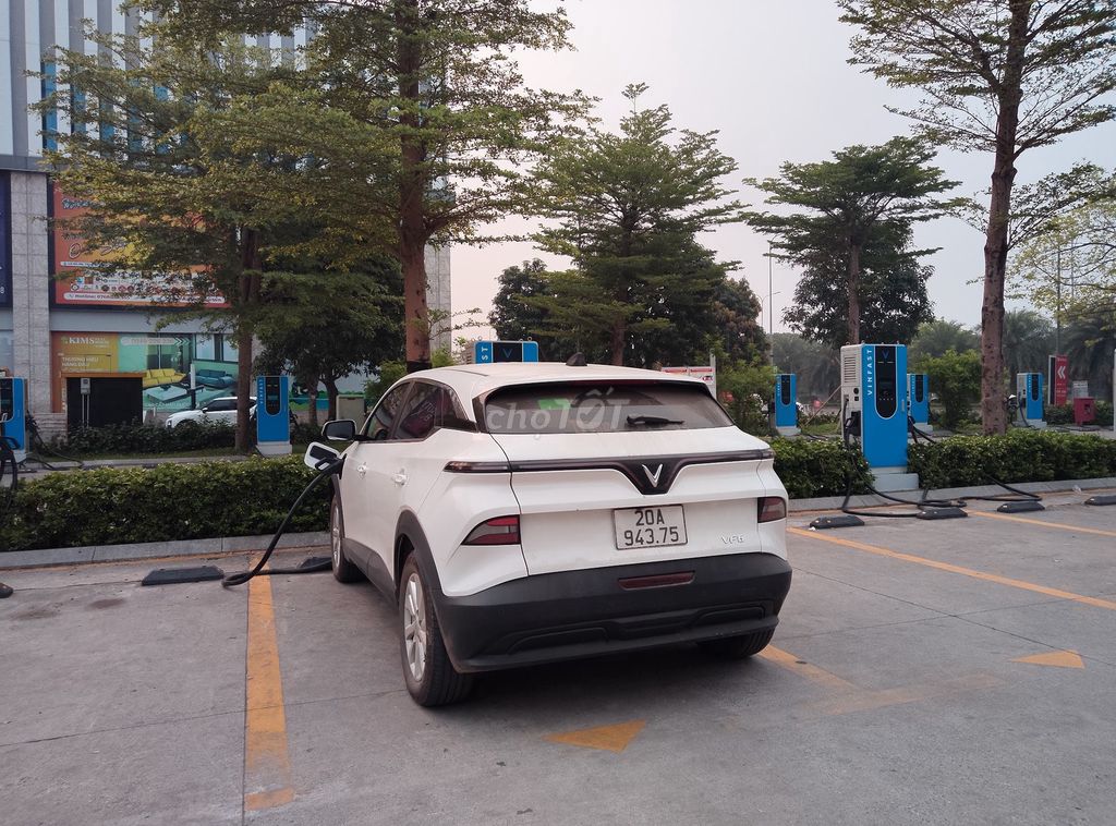 VinFast VF6 Eco - ảnh 5