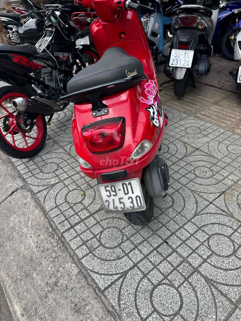 Piaggio Vespa 2012 - ảnh 2