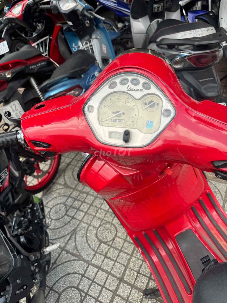 Piaggio Vespa 2012 - ảnh 3
