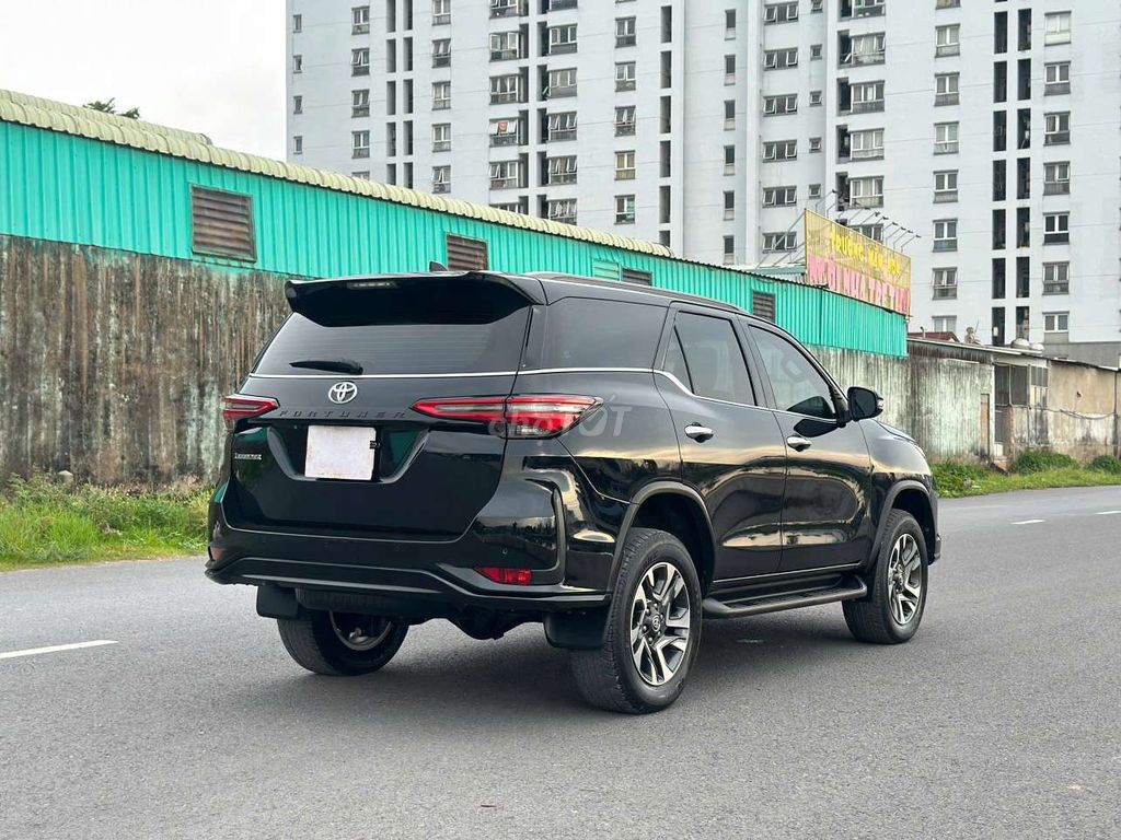 Toyota Fortuner 2021 - ảnh 3