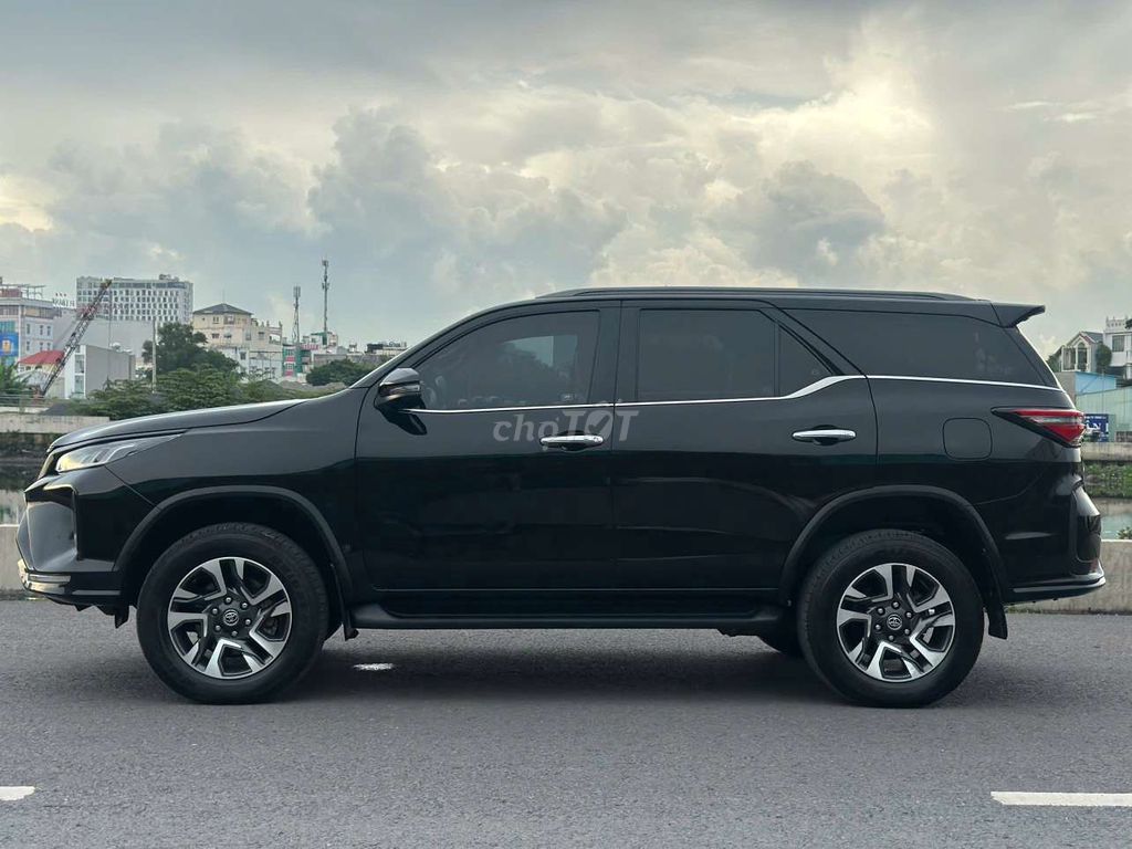 Toyota Fortuner 2021 - ảnh 4