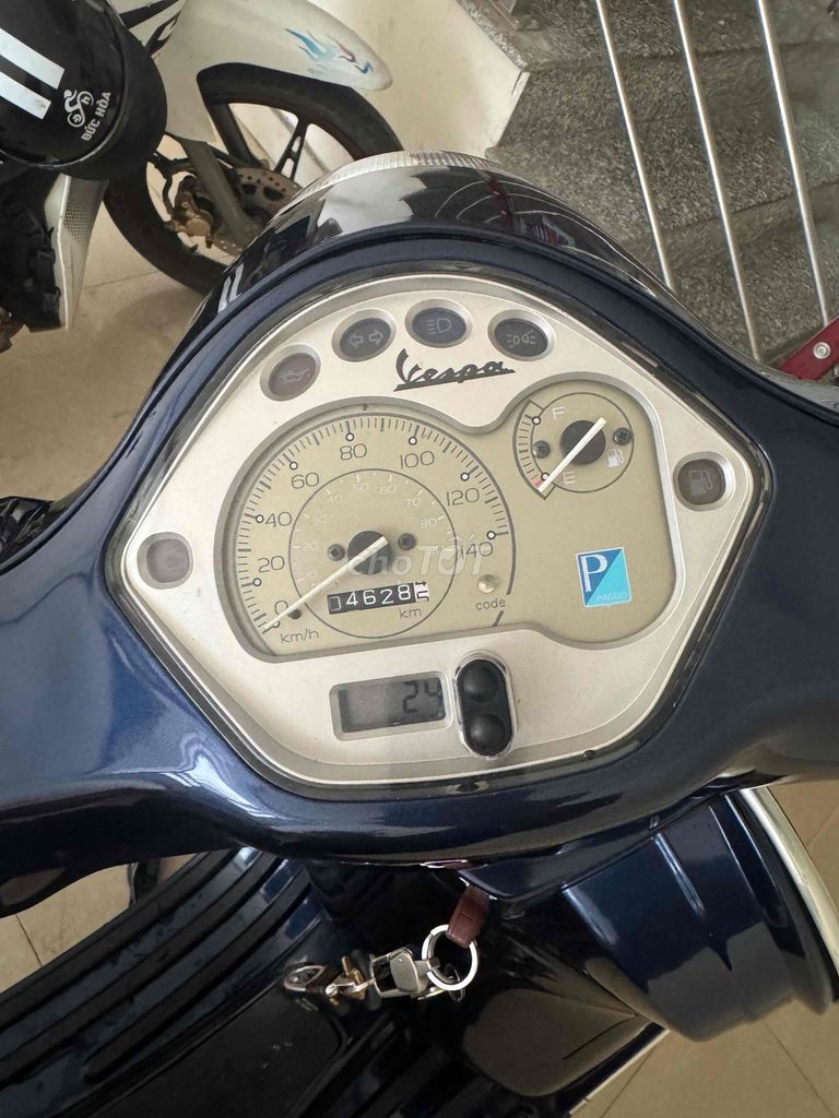Piaggio Vespa 2012 - ảnh 3