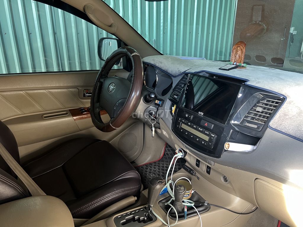 Toyota Fortuner 2010 - ảnh 2
