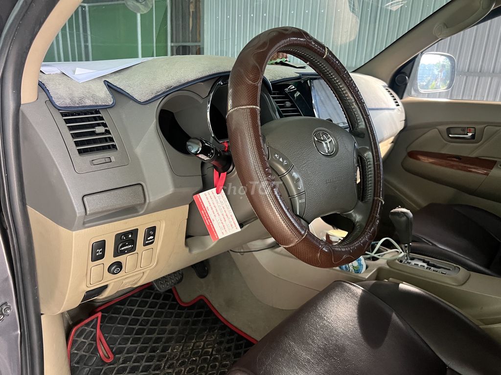 Toyota Fortuner 2010 - ảnh 4