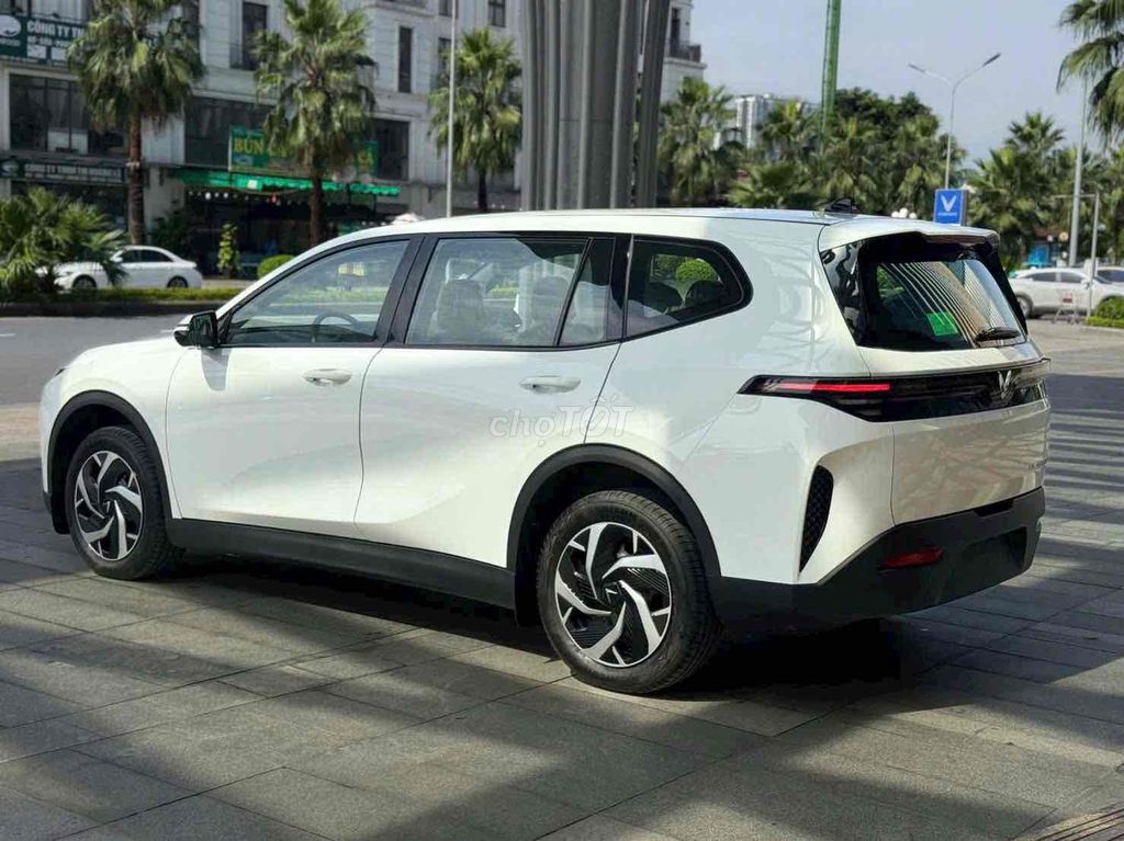 VinFast Limo Green - ảnh 4