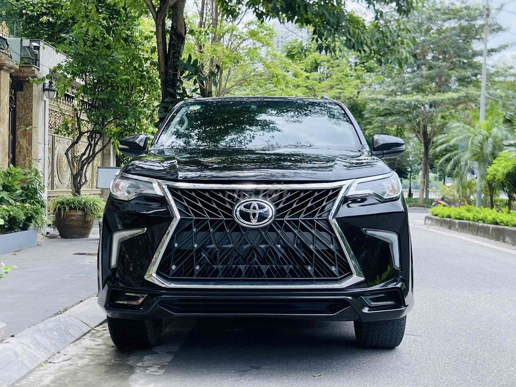 Toyota Fortuner - ảnh 1