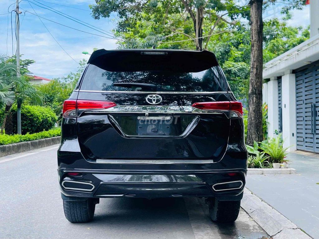 Toyota Fortuner - ảnh 2