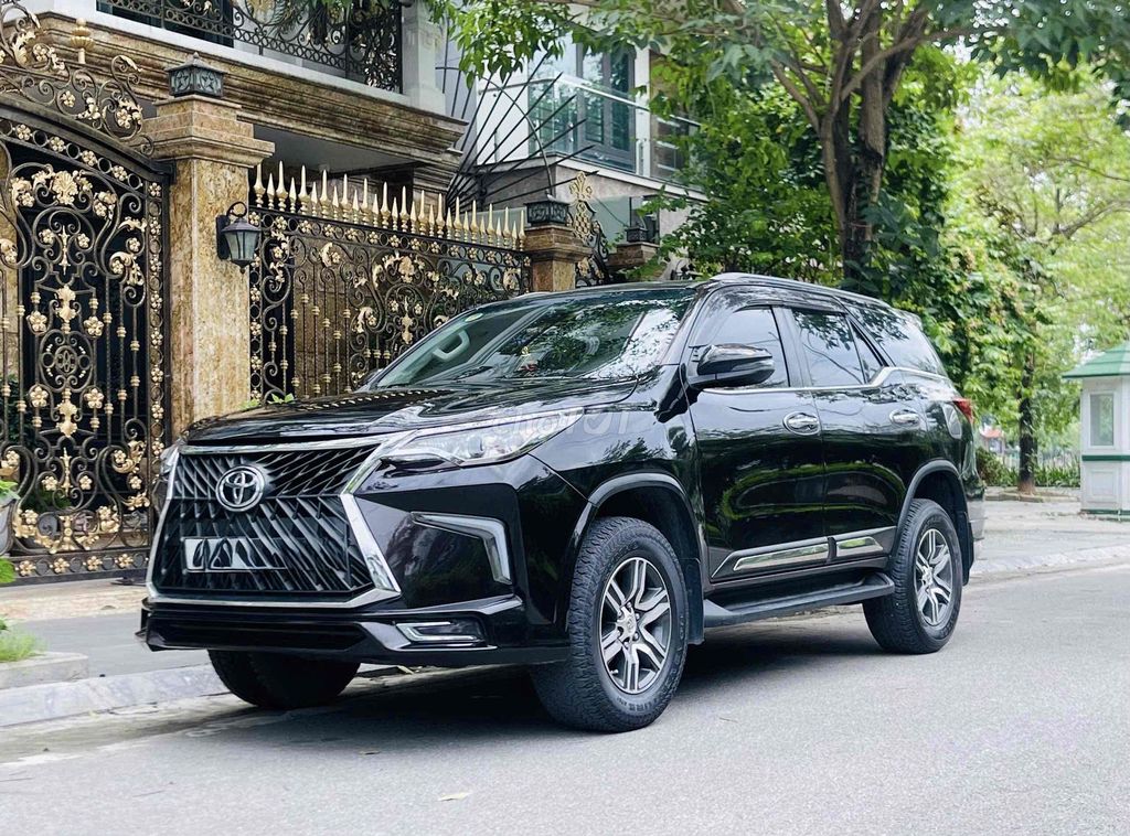 Toyota Fortuner - ảnh 3
